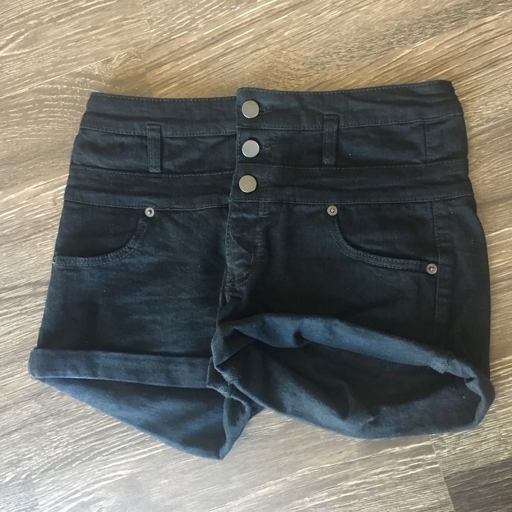 WOMEN'S BLACK HIGH WAISTED STRETCHY SHORTS